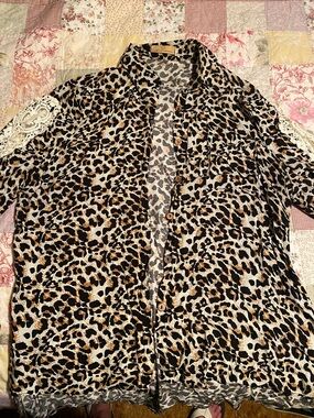 Grace & Emma Leopard Print Blouse crocheted insert LS Size XL